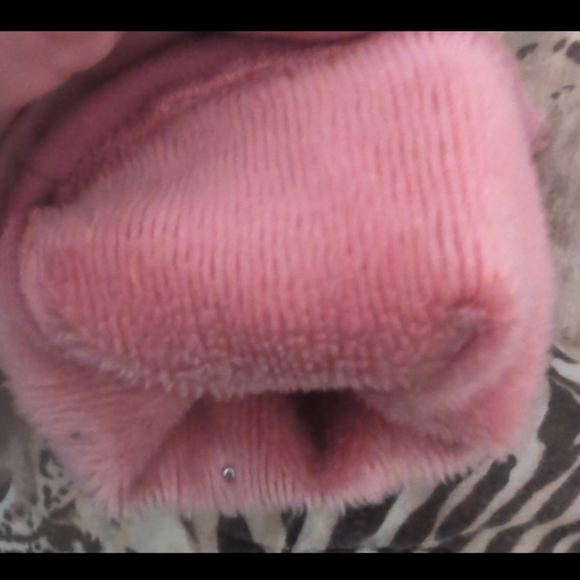 Pretty In Pink Touchscreen Fleece Lined Pearl Gloves - Picture 4 of 8